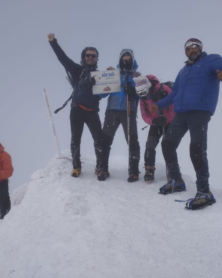 mount-ararat-trekking-tour-in-turkey-banner-a-1-35